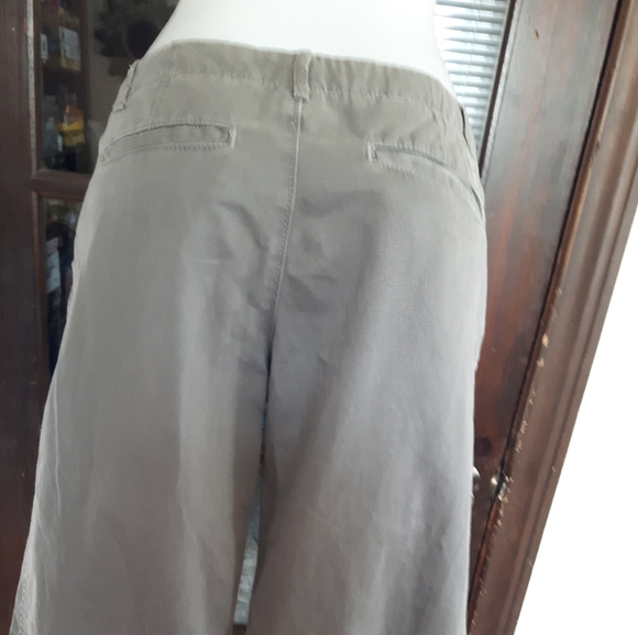 Size 4 Abercrombie & Fitch New York khakis - Picture 4 of 11